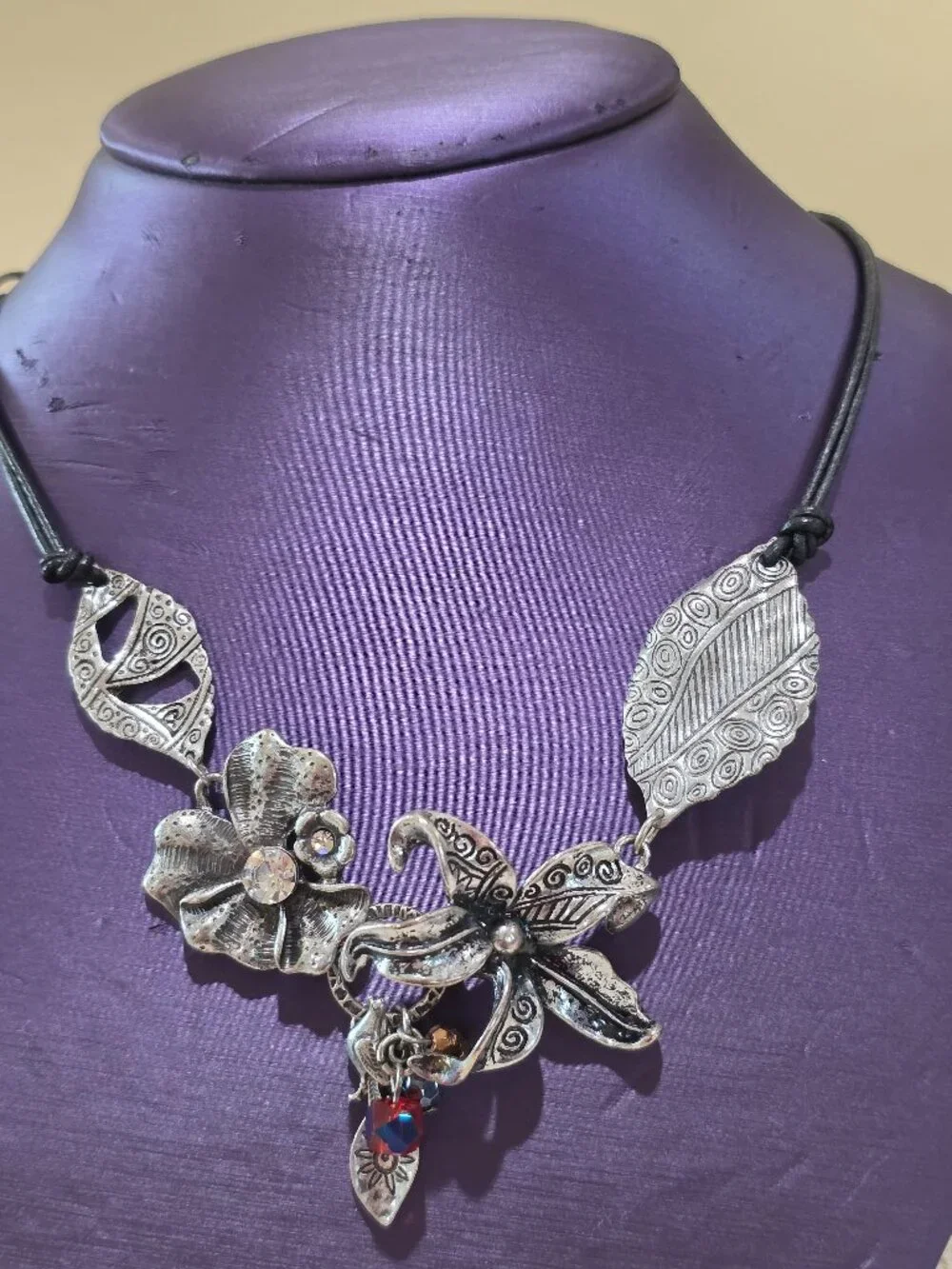 Vintage Contemporary Floral Lily Pansy Bib Charm Silver Black Statement Necklace